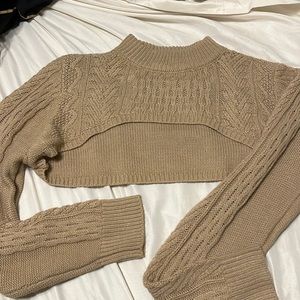 High cropped long sleeve knit sweater.